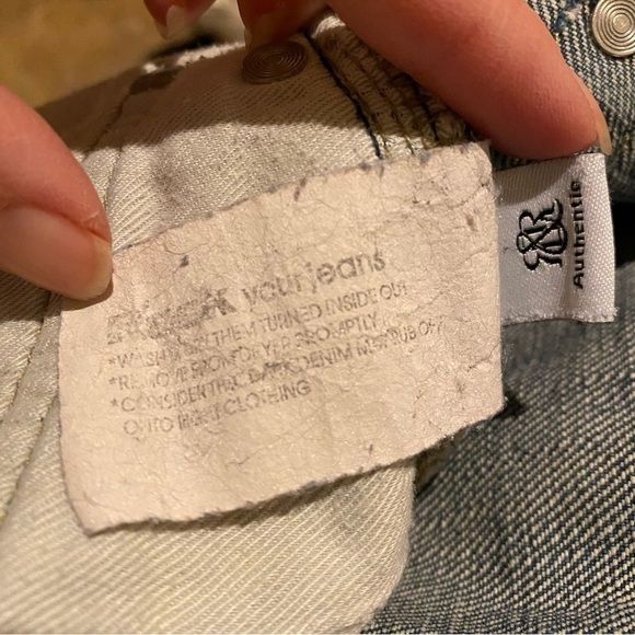 ROCK & REPUBLIC Blue Graphic Pockets Raw Frayed Hem Shorts Size 17 1/2” Waist - Picture 9 of 9